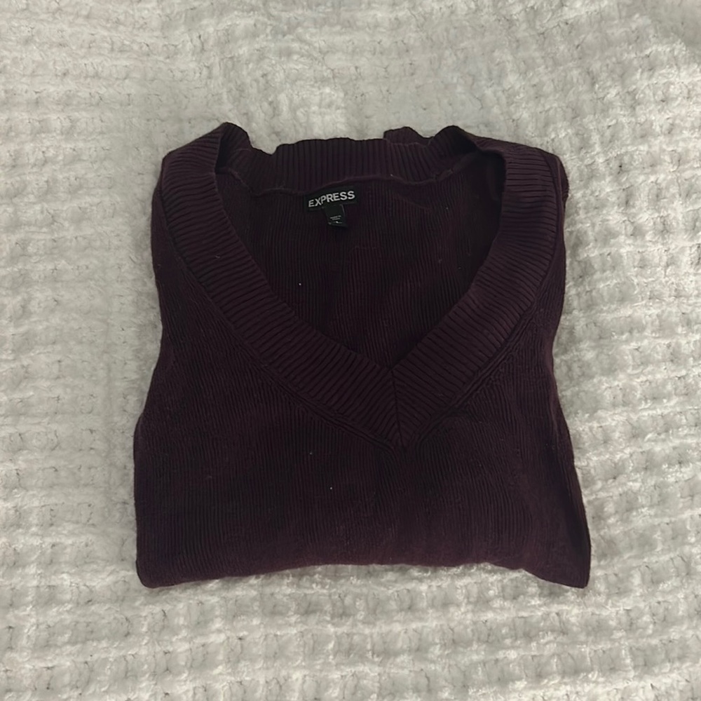 Express Women’s V-Neck Sweater - Size Small, Plum.